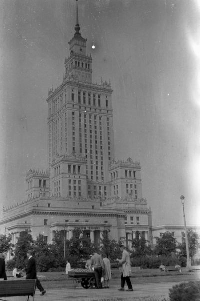 Pałac Kultury i Nauki w Warszawie około 1960 roku