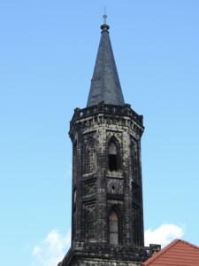 Czarna wieża w Lwówku Śląskim